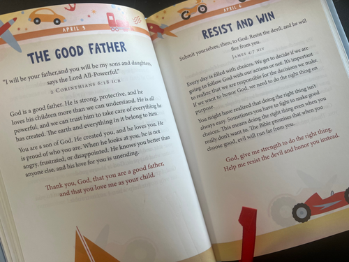 Daily Strength for Boys: 365 Daily Devotional