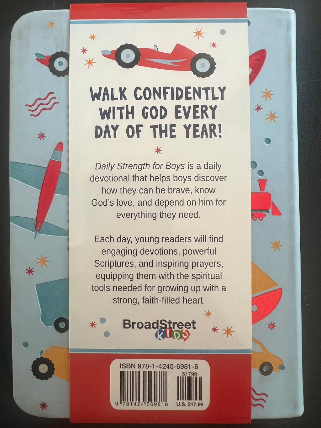 Daily Strength for Boys: 365 Daily Devotional
